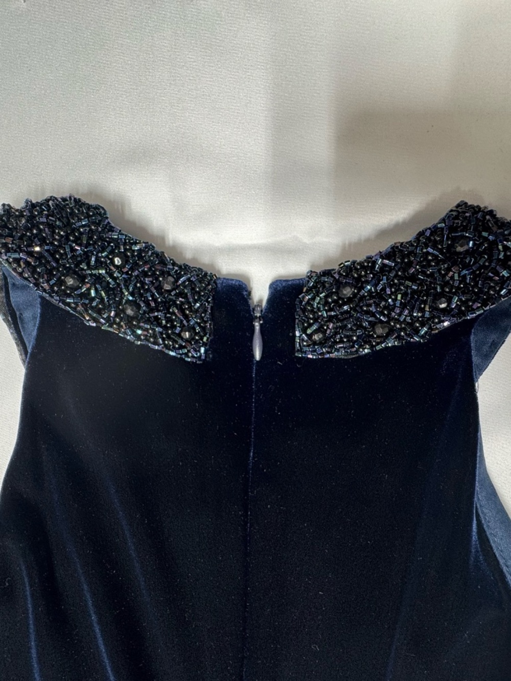 Alex Evenings Vintage Navy Blue Velvet Sleeveless With Beaded Neckline - Size 10 - Picture 7 of 12